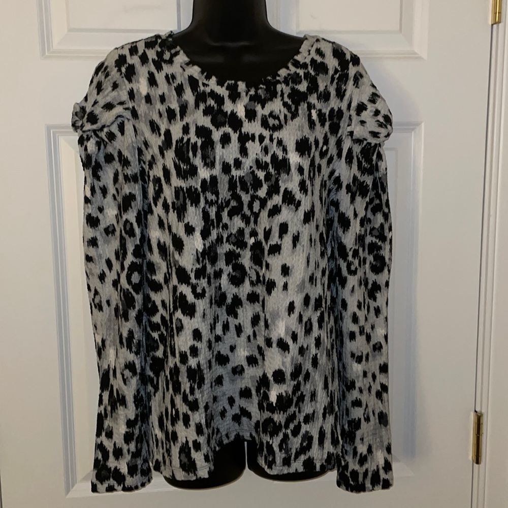 LOFT New with tags! Twist shoulder animal print.